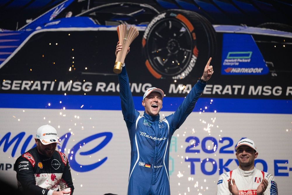 Maximilian Gunther, Maserati Racing, 1st position, with his trophy on the podium
